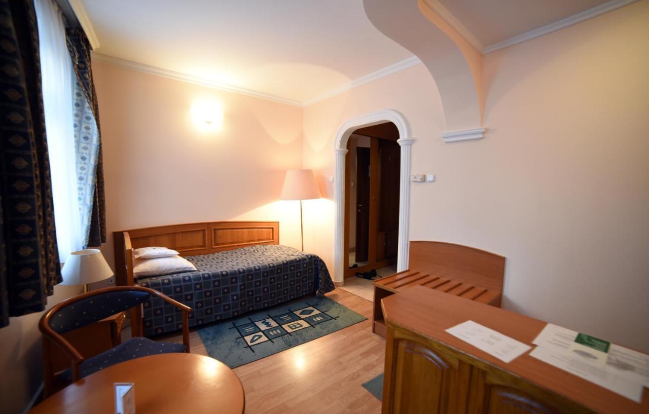 Hotel Pannonia Мишкольц Экстерьер фото