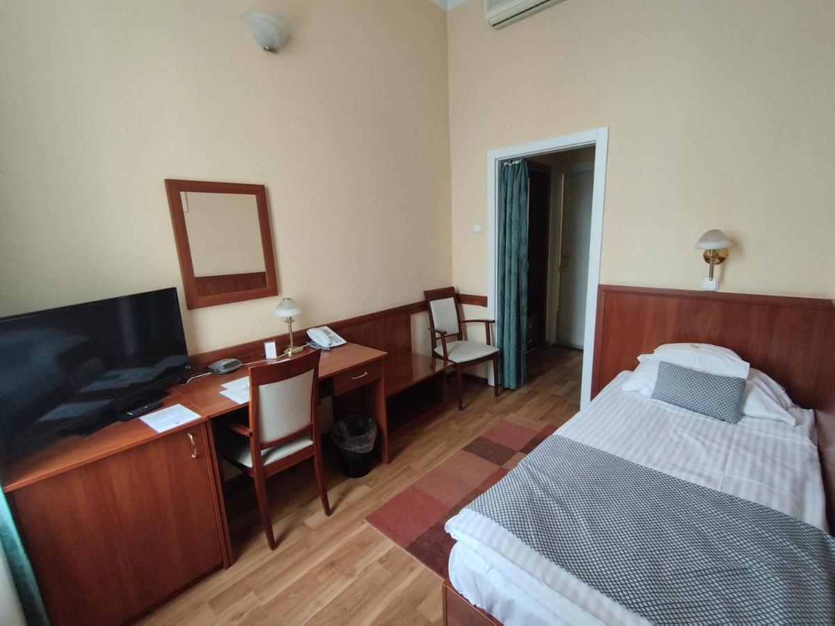 Hotel Pannonia Мишкольц Экстерьер фото